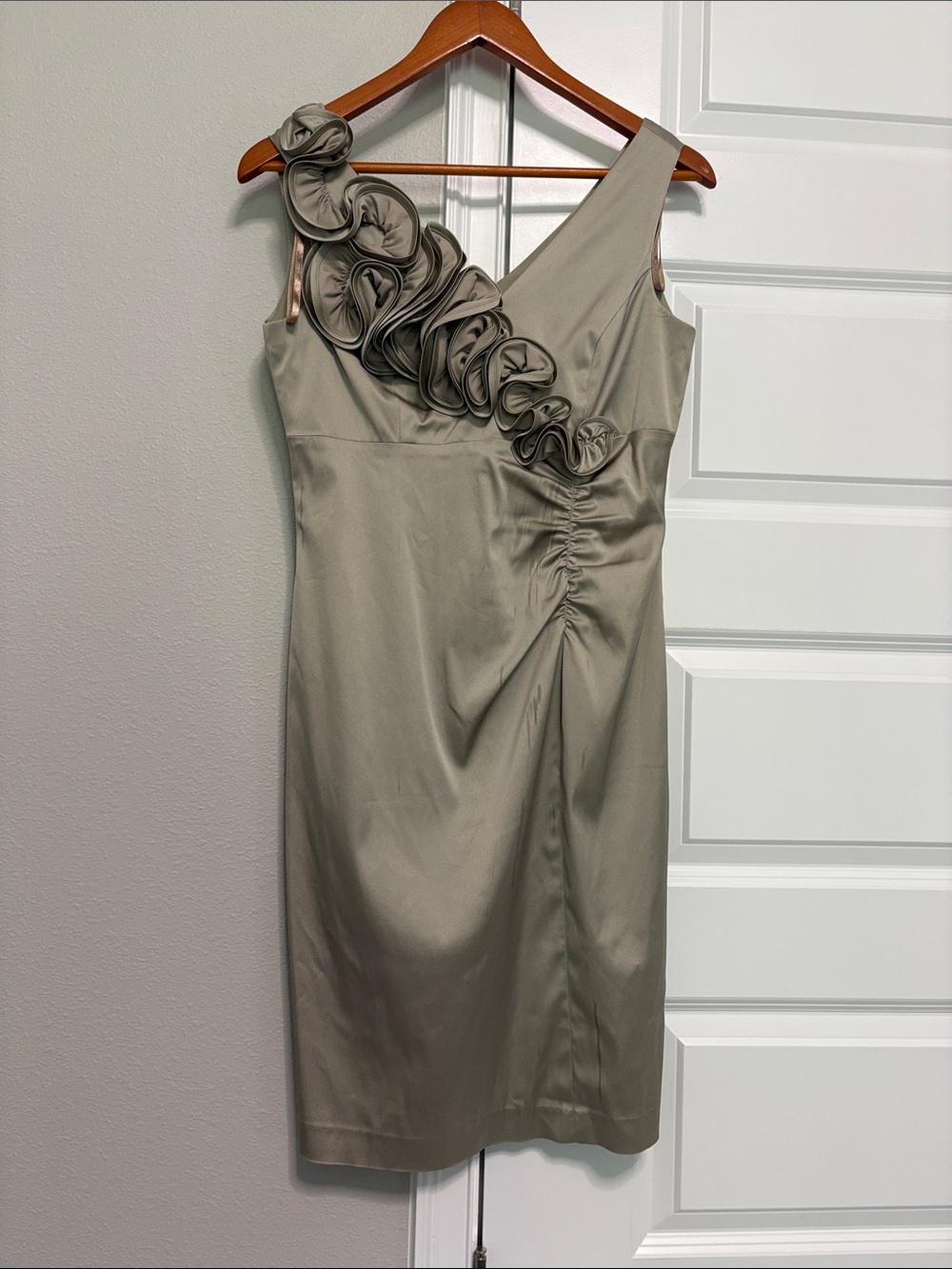 Donna Ricco One-Shoulder Taupe Dress with Floral Appliqué
